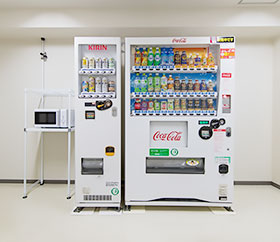 Vending machines / Ice-making machines