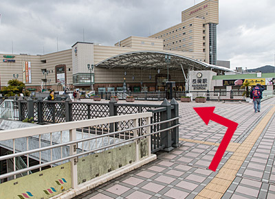 You will see JR KYUSHU HOTEL NAGASAKI in the middle of the pedestrian deck.